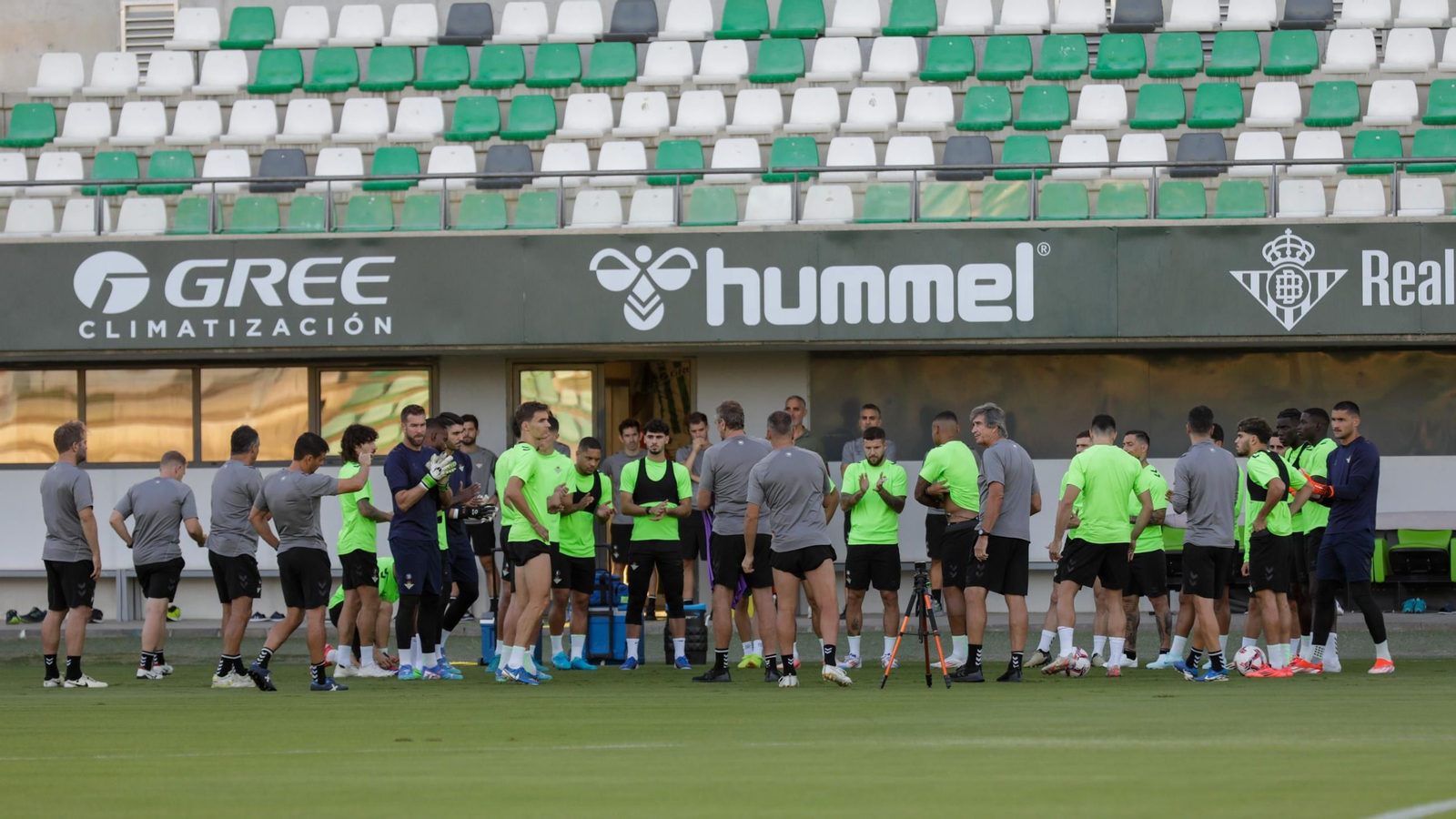 Las fotos del entrenamiento del Betis previo al derbi