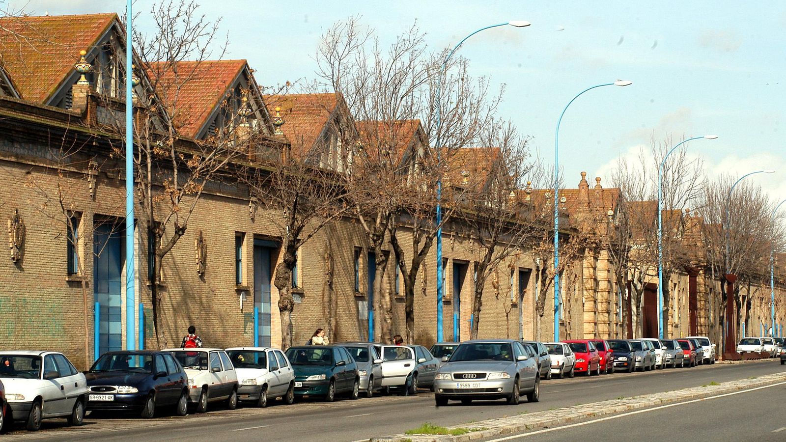 Las naves del 29 en la Avenida de las Razas.