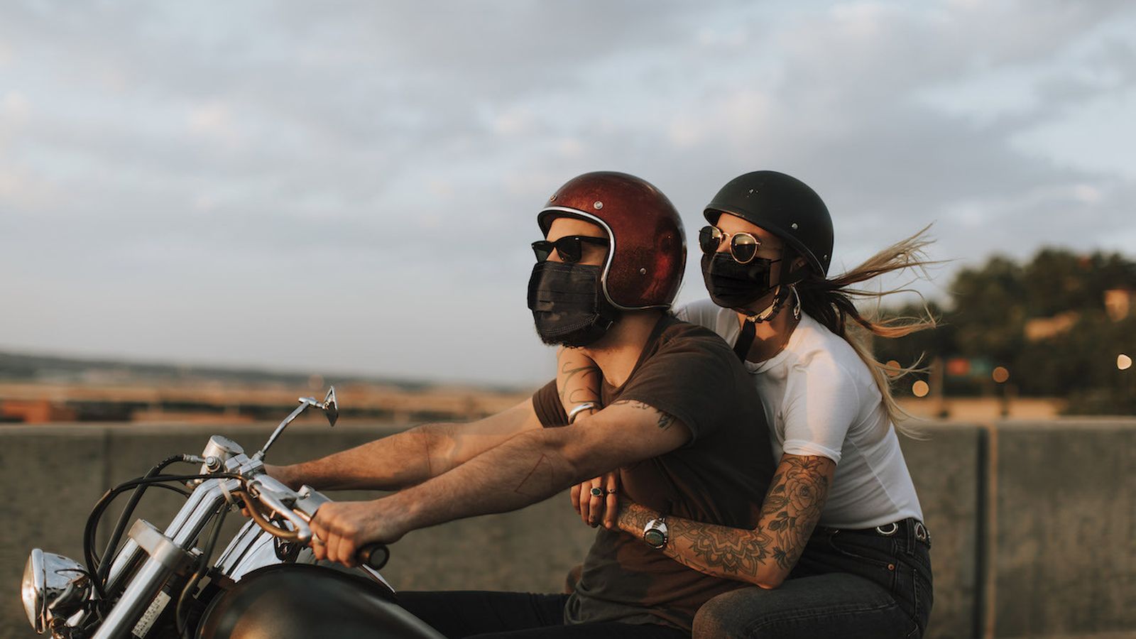 Un motero, en plena ruta