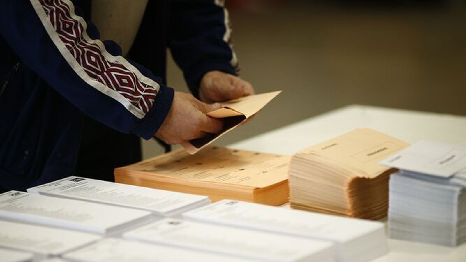 Papeletas de las elecciones generales en España.