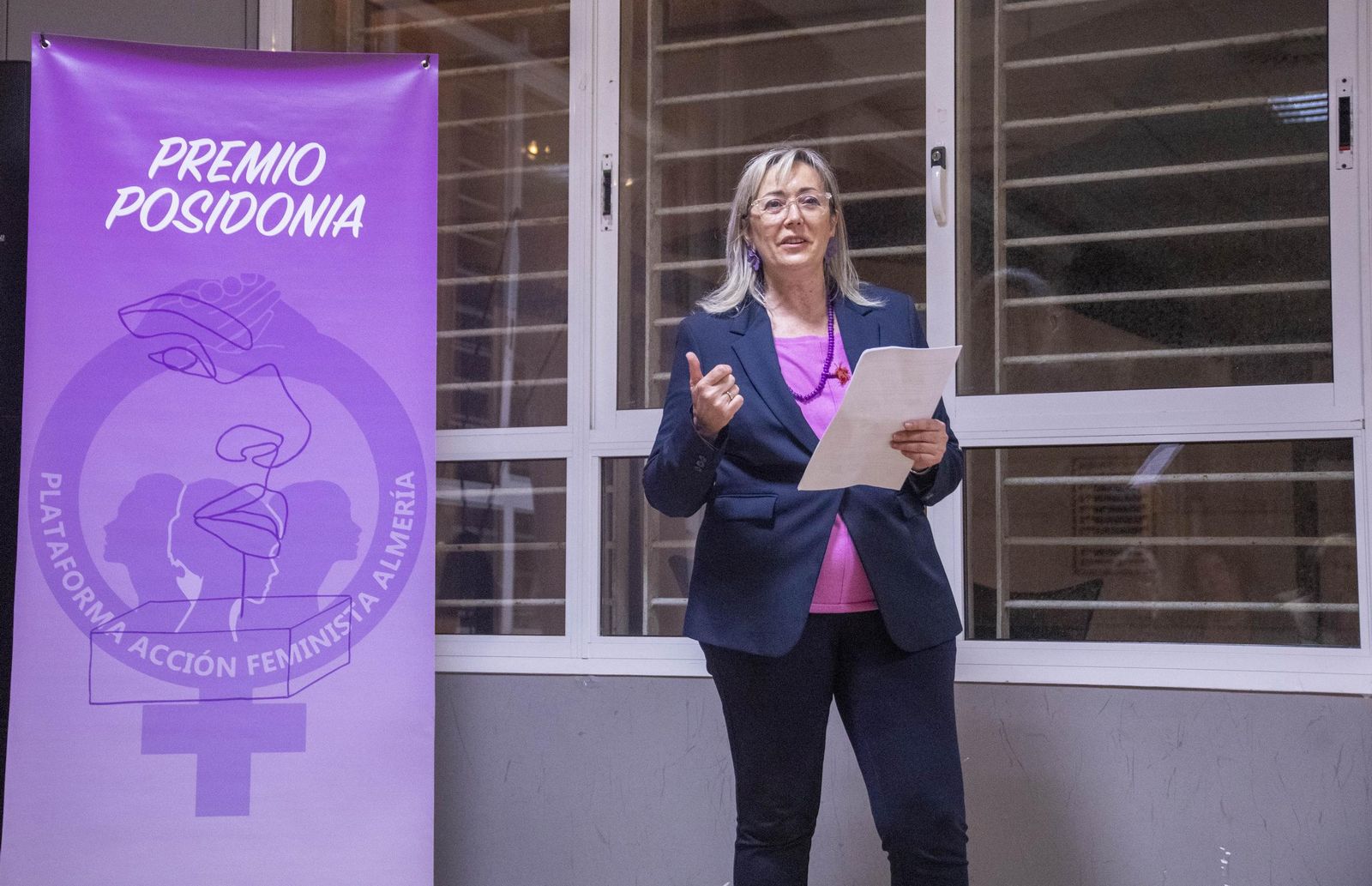 La Plataforma de Acción Feminista en Almería rinde homenaje a las mujeres de la Desbandá con su II Premio ‘Posidonia’ a Loli Sierra, vicepresidenta de la Asociación Memorialista de la Desbandá, en imágenes