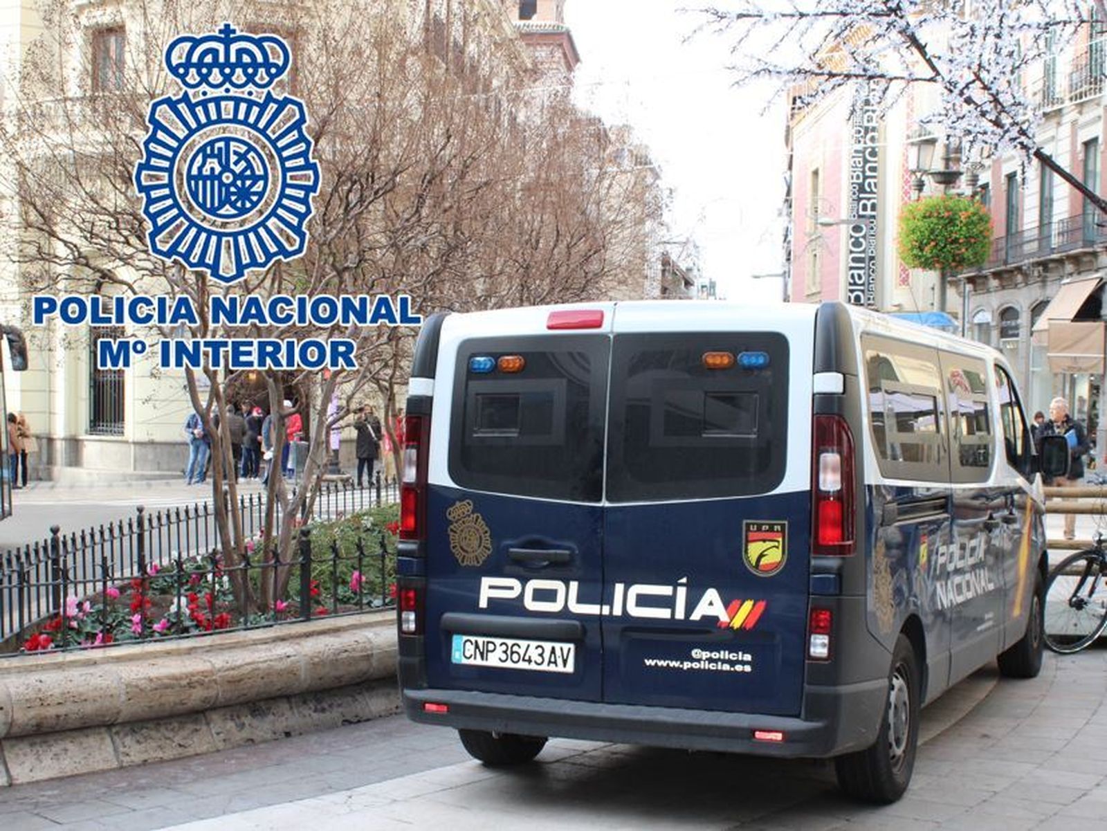 Imagen de archivo de un furgón policial en el centro de Granada