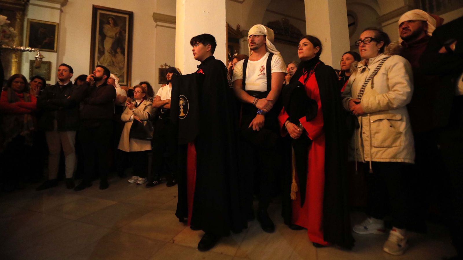 Fotos del Viernes Santo en La Línea: Cristo del Mar y Luz y Esperanza Nuestra, Soledad y Santo Entierro, Cristo del Amor y Misericordia y Amargura.