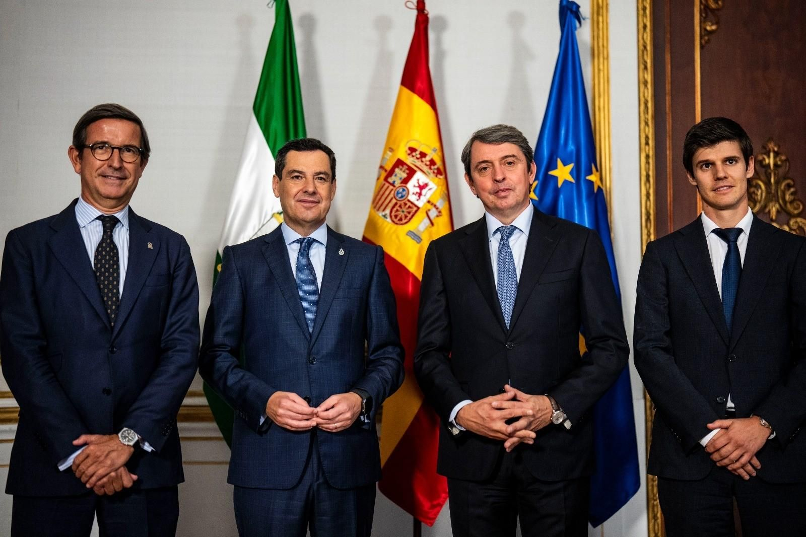 Jorge Paradela, Juanma Moreno, Antonio Bueno y Alejandro Page tras la reunión mantenida en el Palacio de San Telmo.