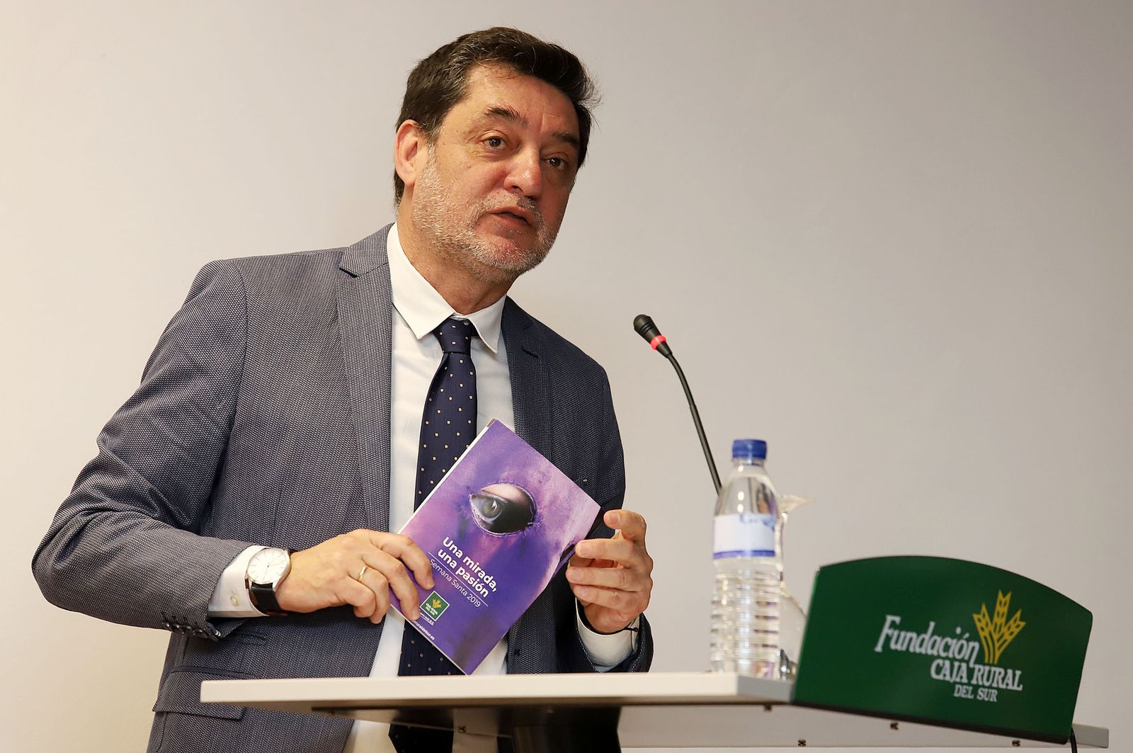 Imágenes de la presentación de la Guía de Semana Santa de Huelva Información