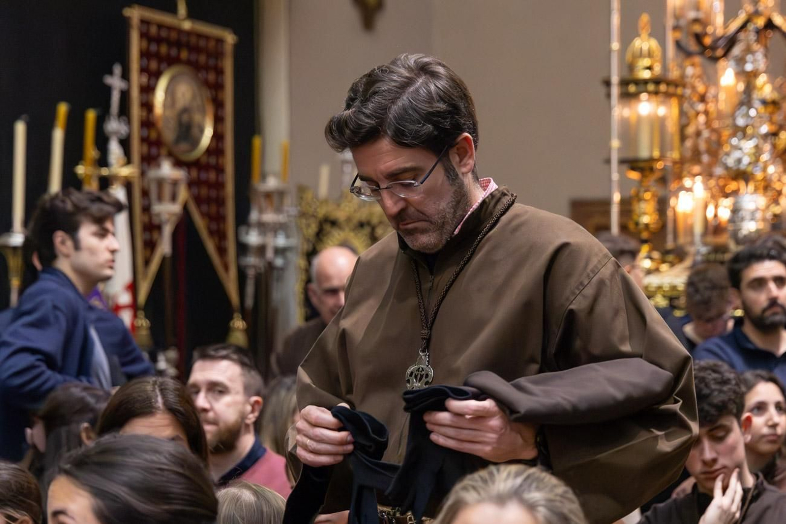 La temida lluvia impide el desarrollo normal de este Martes Santo