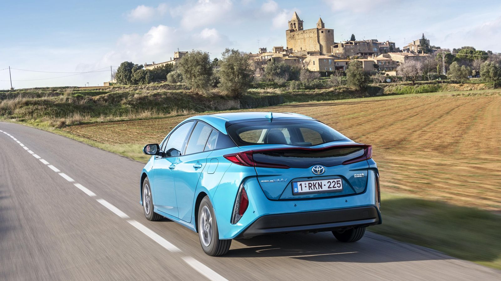 Los dos motores eléctricos pueden trabajar al unísono con el térmico de 1,8 litros, hacerlo conjuntamente o, si la exigencia de potencia no es muy elevada, usar únicamente uno de ellos para mover al Prius.