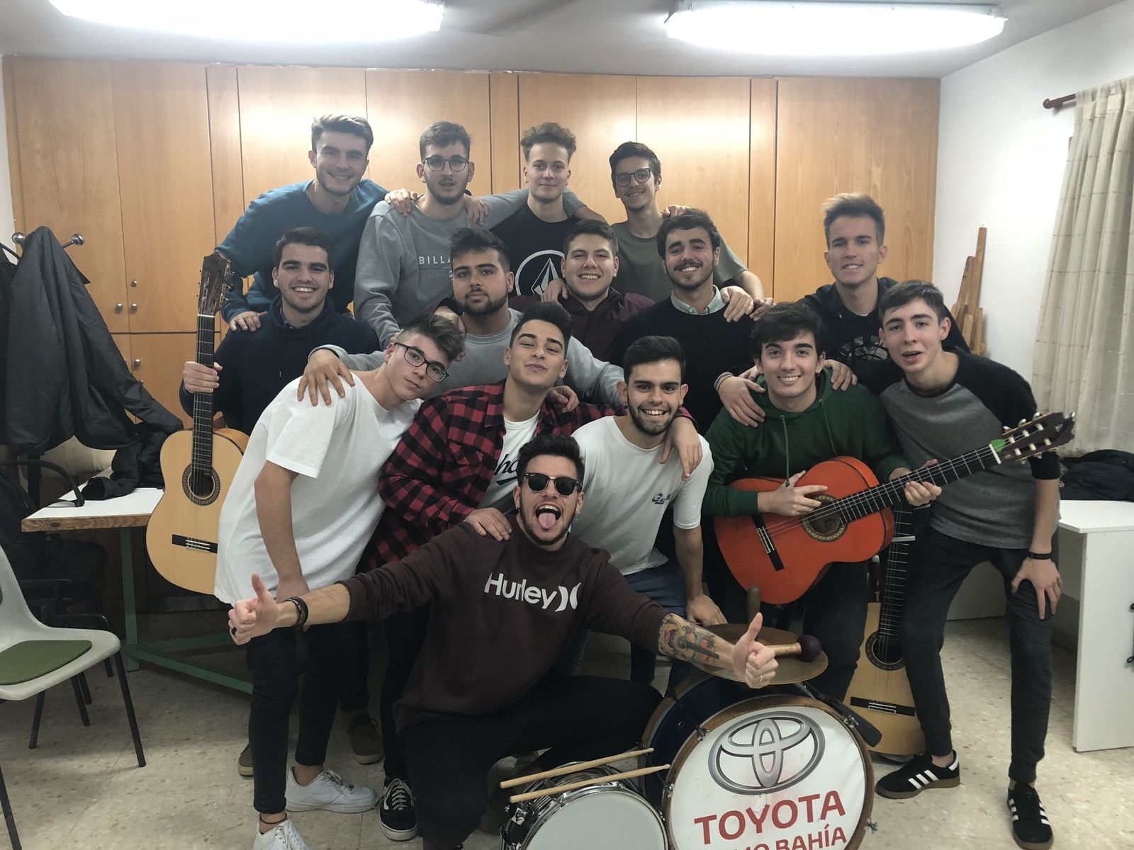 La chirigota juvenil 'Quillo, tu cara me suena'