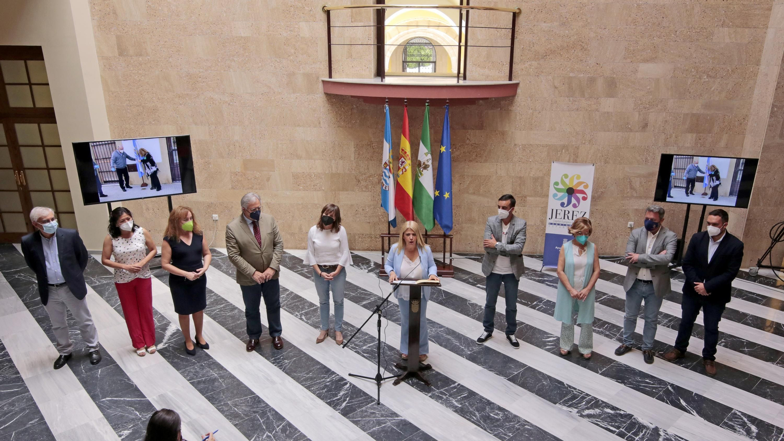 El gobierno municipal, al completo, en una imagen tomada el pasado mes de junio.