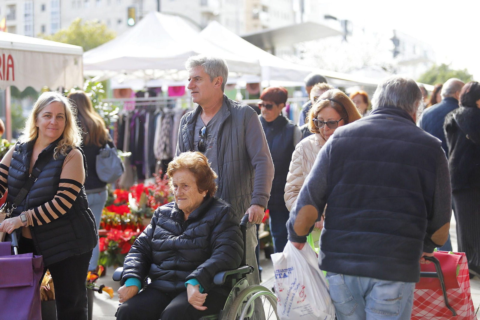 Imágenes del ambiente en el zoco del Mercado del Carmen