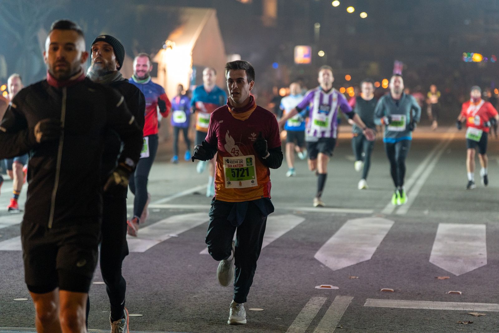 En imágenes: búscate en tu llegada a meta de la Carrera de San Antón 2026 (6)