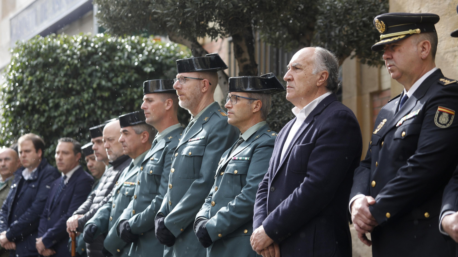 Las fotos de la concentración silenciosa por la muerte de dos guardias civiles en Barbate