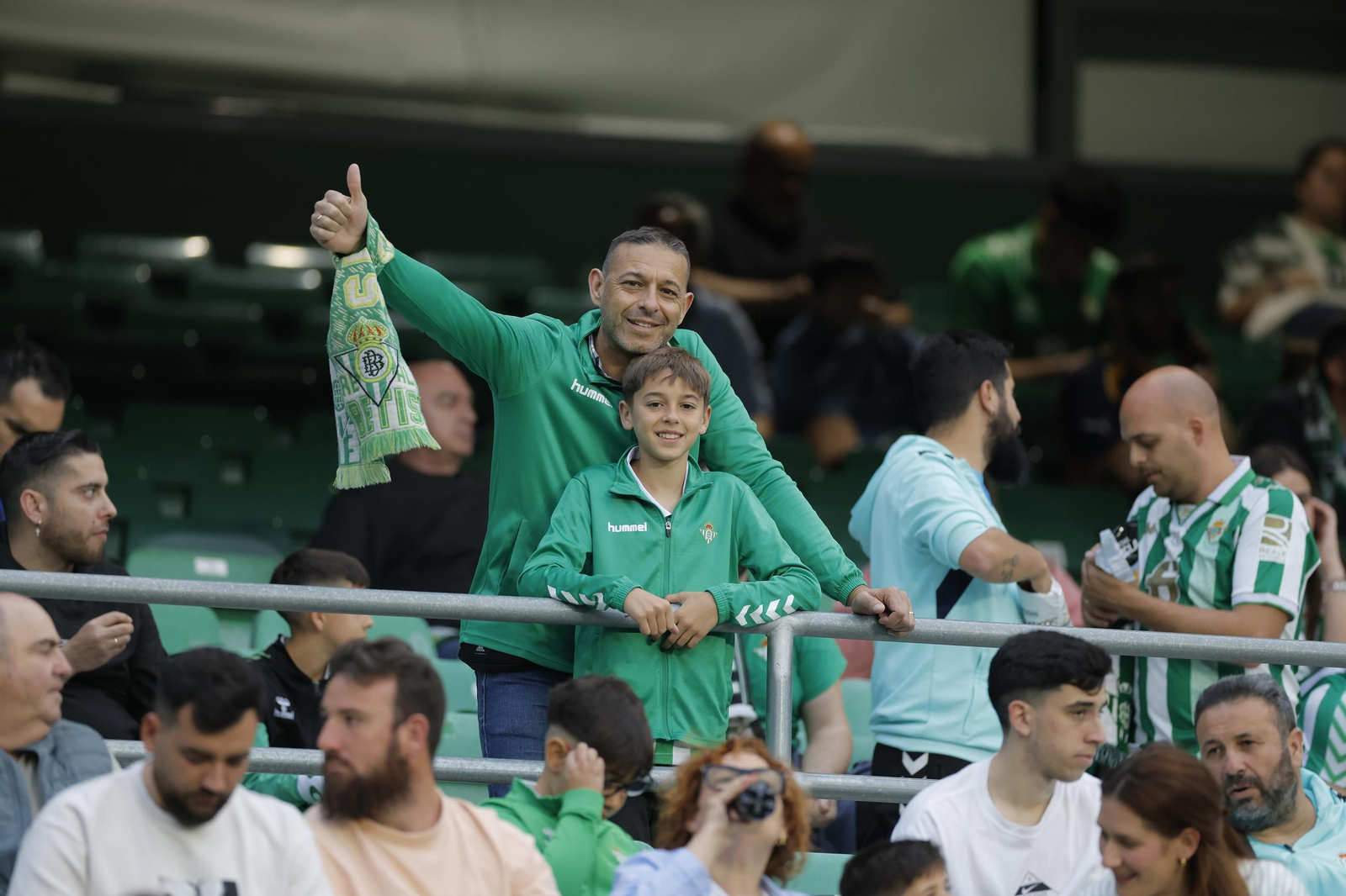 Búscate en las fotos del Betis - Jagiellonia