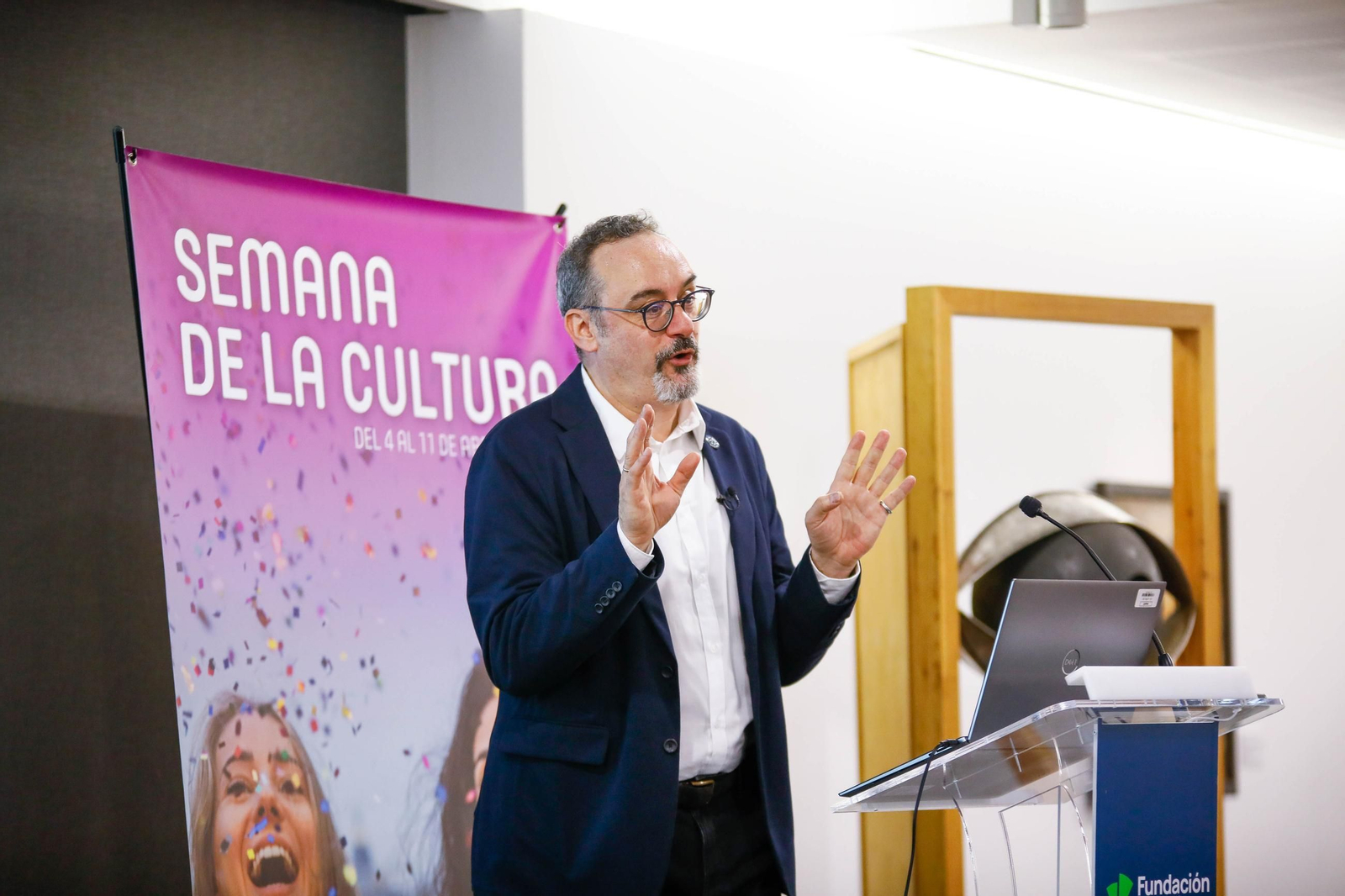 Semana de la Cultura UAL en Fundación Unicaja de Almería con Juan Luis Cano experto en defensa planetaria, en imágenes