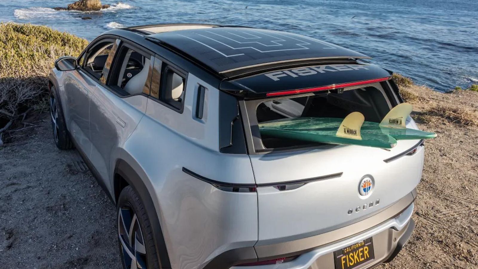 Algunas versiones contarán con células fotovoltaicas en el techo, para poder producir electricidad. Un sólo botón permitirá abrir todas las superficies de cristal practicables.