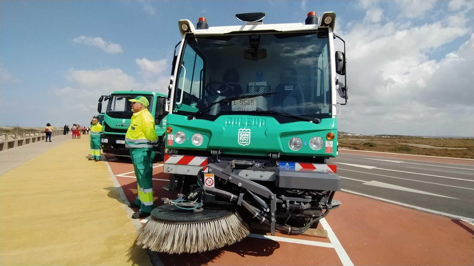 Presentada la nueva flota de vehículos de los servicios de limpieza en San Fernando