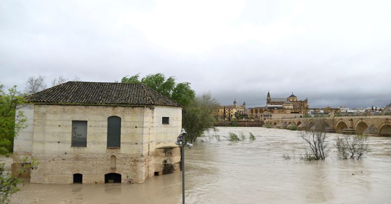 La Alerta por Inundaciones y la Crecida del Río Guadalquivir en Córdoba La Alerta por Inundaciones y la Crecida del Río Guadalquivir en Córdoba