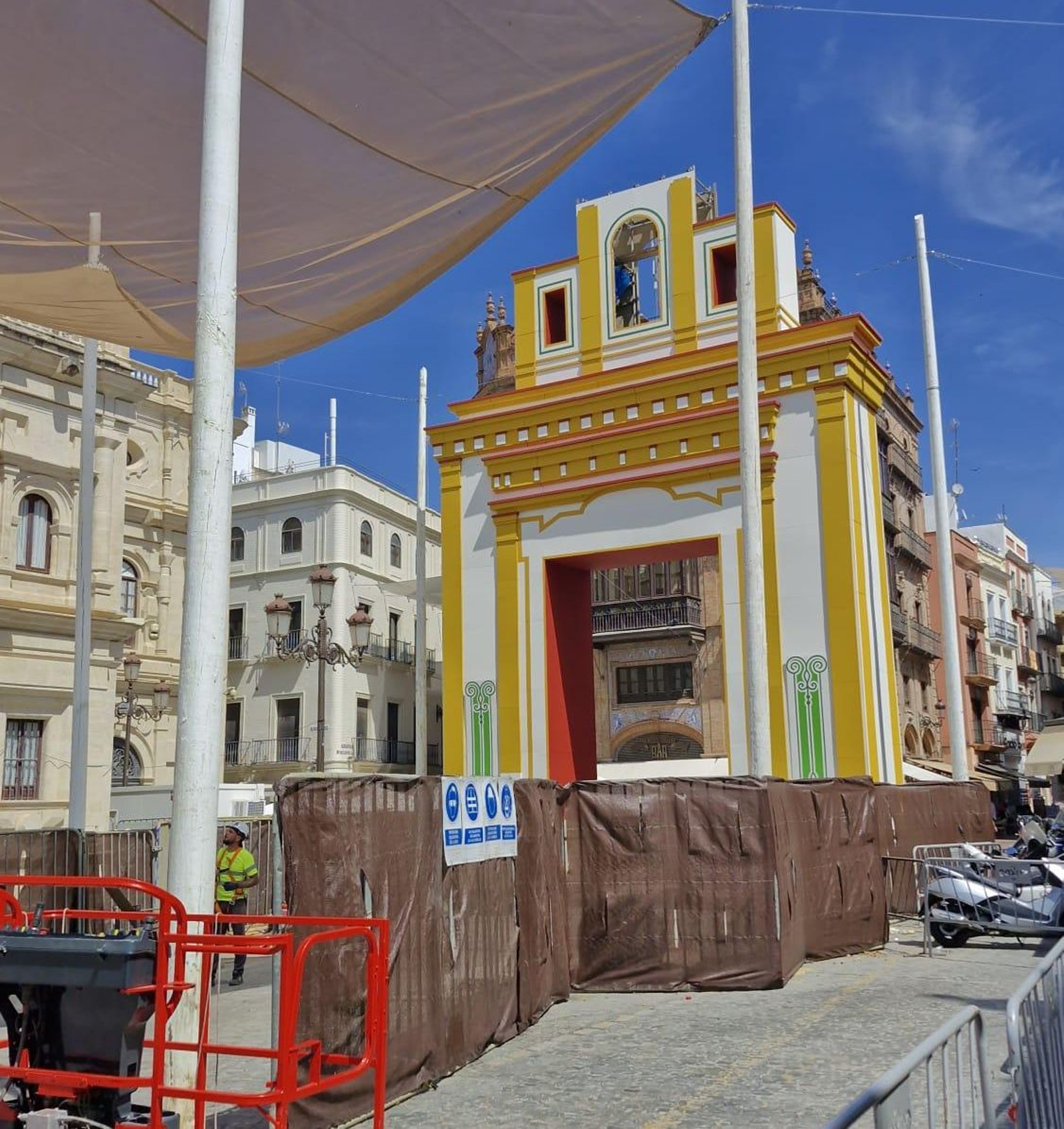 La portada que recrea la fachada de la Capilla de los Marineros.