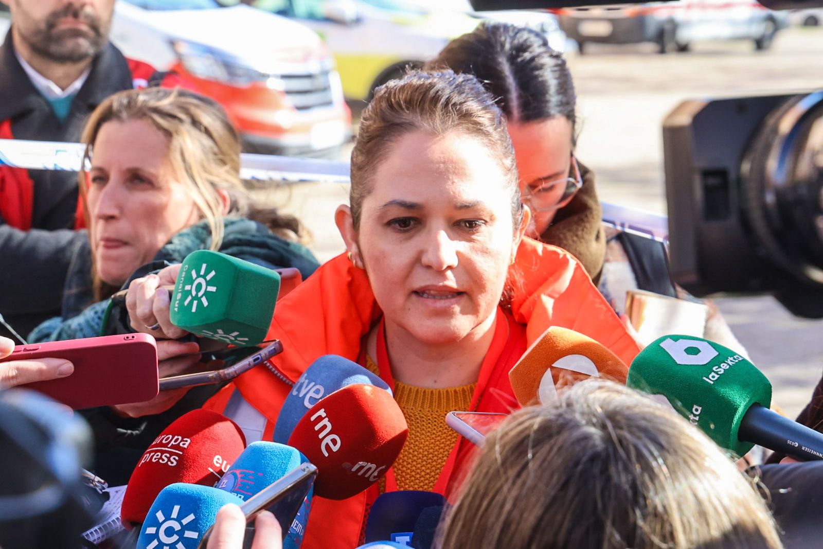 Fotografías de la atención a las familias de las víctimas en el Centro Cívico Poniente Sur de Córdoba