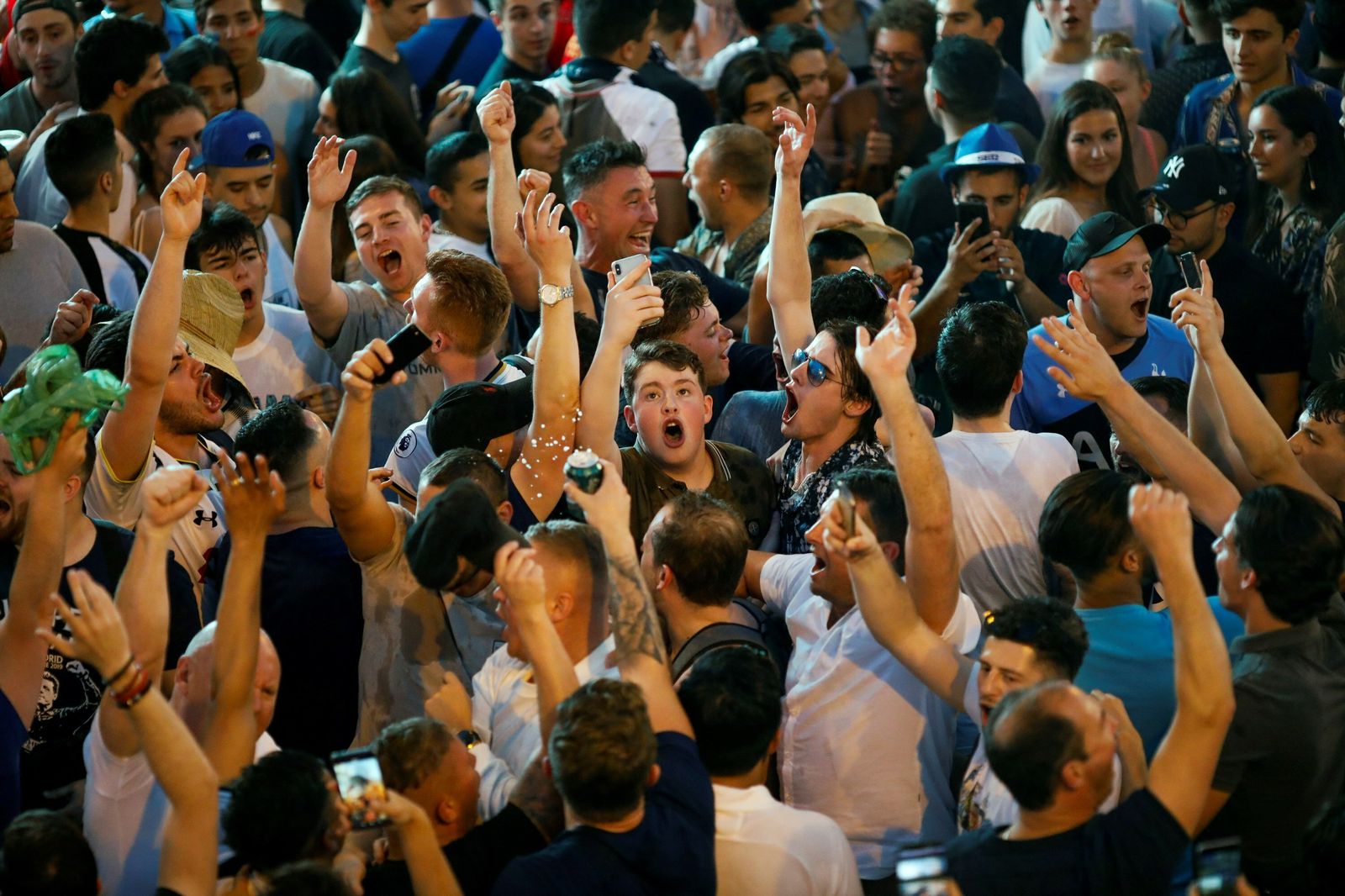 Hinchas británicos durante la celebración de un concierto en la Puerta del Sol con motivo de la final de la Liga de Campeones