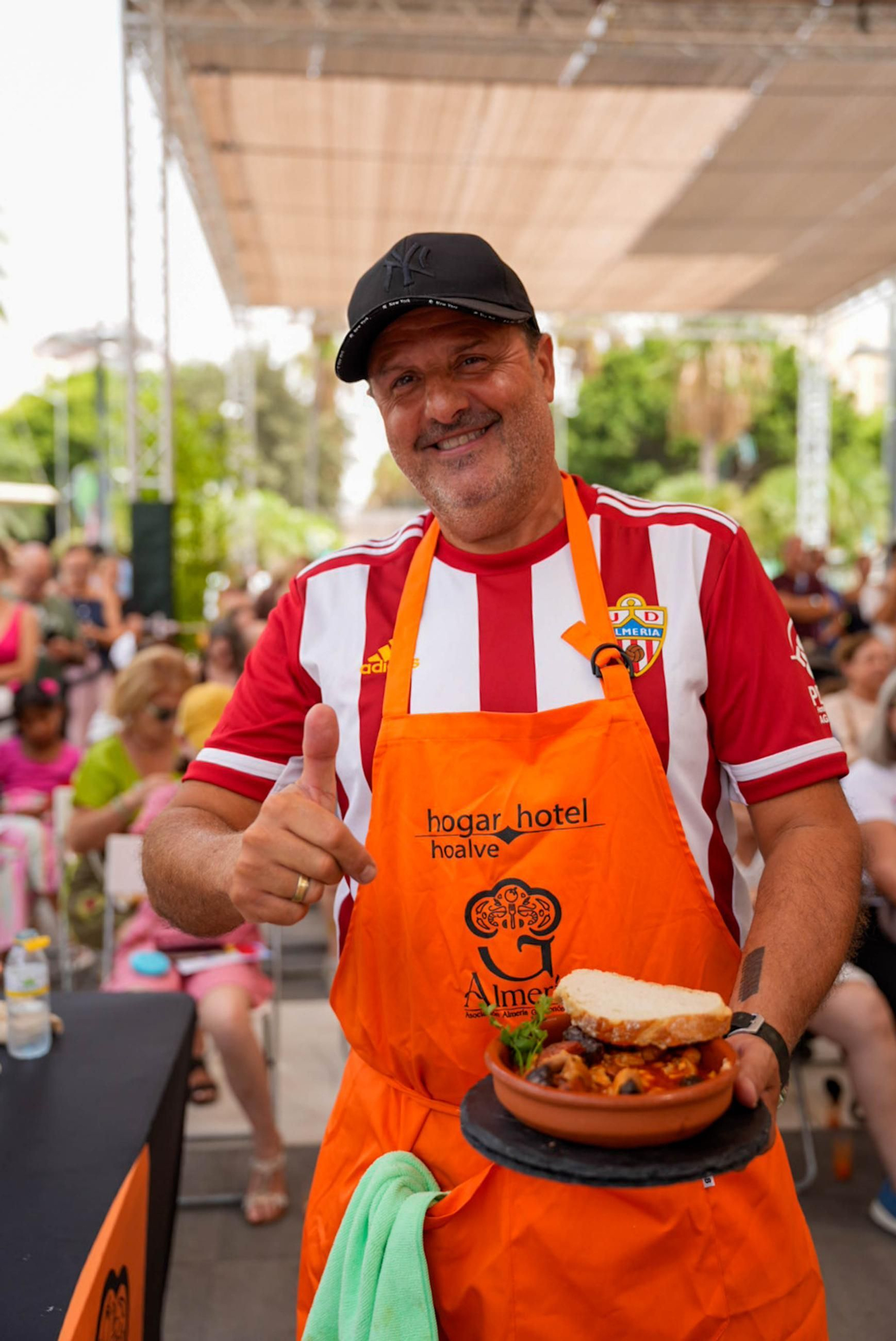 La Cofradía del Tomate y la semifinal del concurso gastronómico de la Feria de Almería, en imágenes