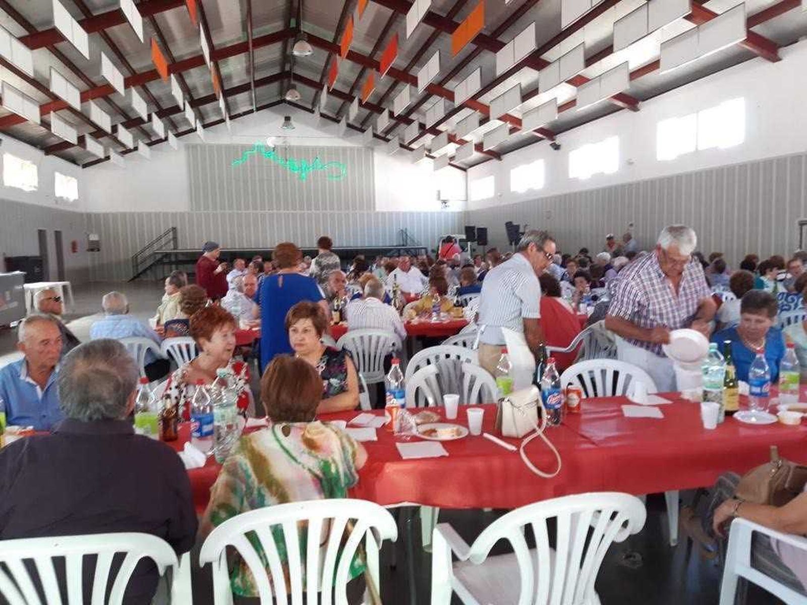 Los montefrieños disfrutaron de una merienda en el Día del Mayor