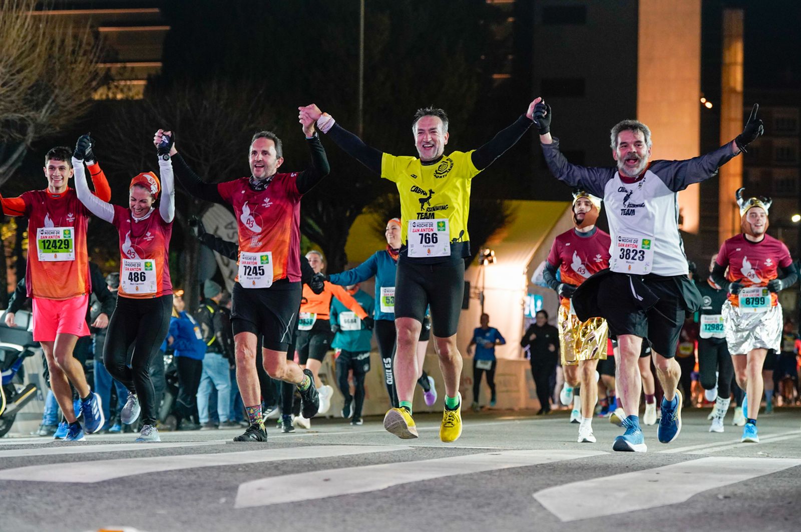 En imágenes: búscate en tu llegada a meta de la Carrera de San Antón 2026 (19)