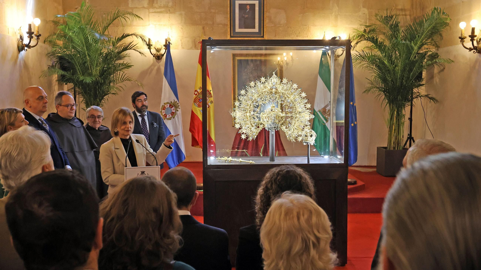 La Corona de la Virgen del Carmen en el Ayuntamiento de Jerez