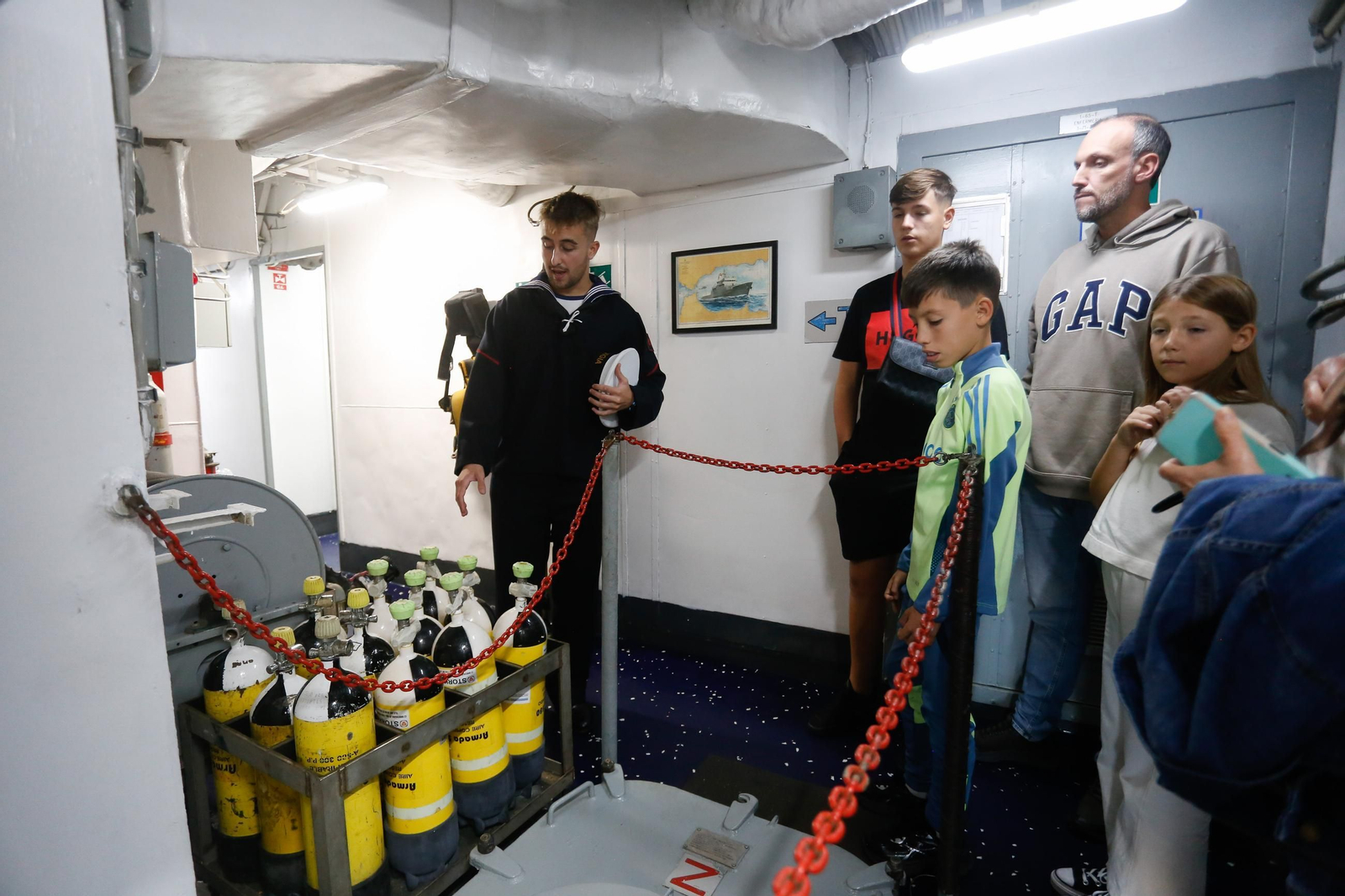 Fotos de la jornada de puertas abiertas del patrullero 'Vigía' en el Puerto de Algeciras