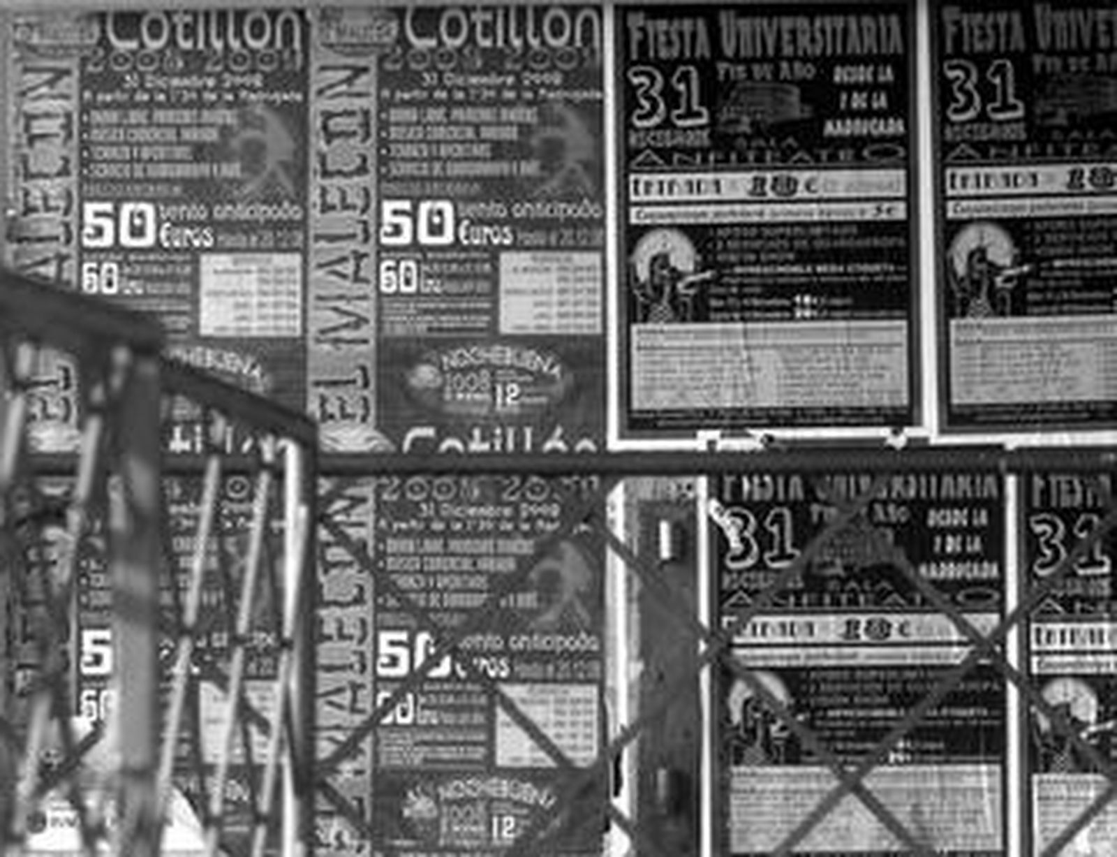 Unos carteles anuncian las fiestas de este año.