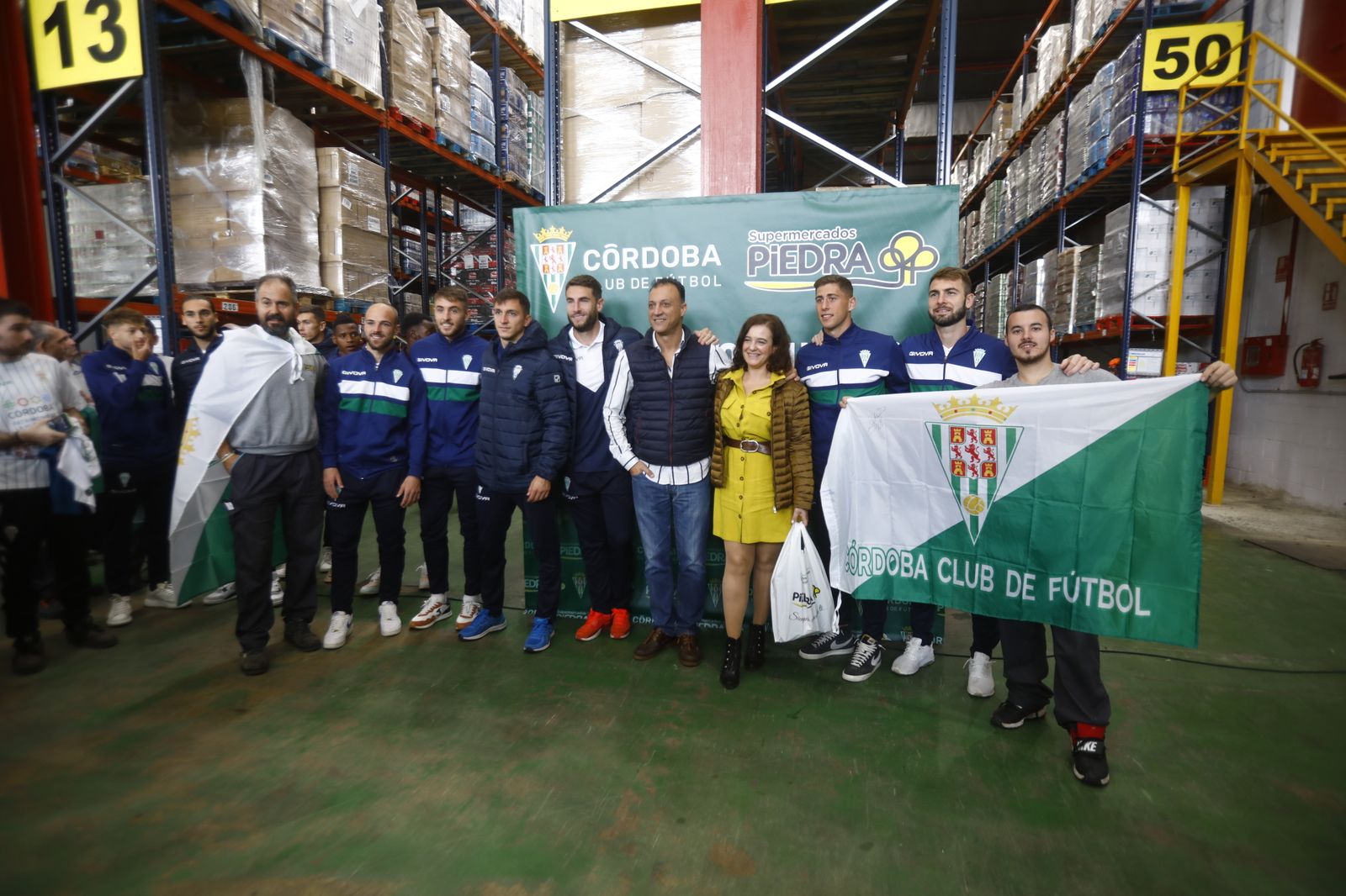 La visita institucional del Córdoba CF a Supermercados Piedra, en imágenes