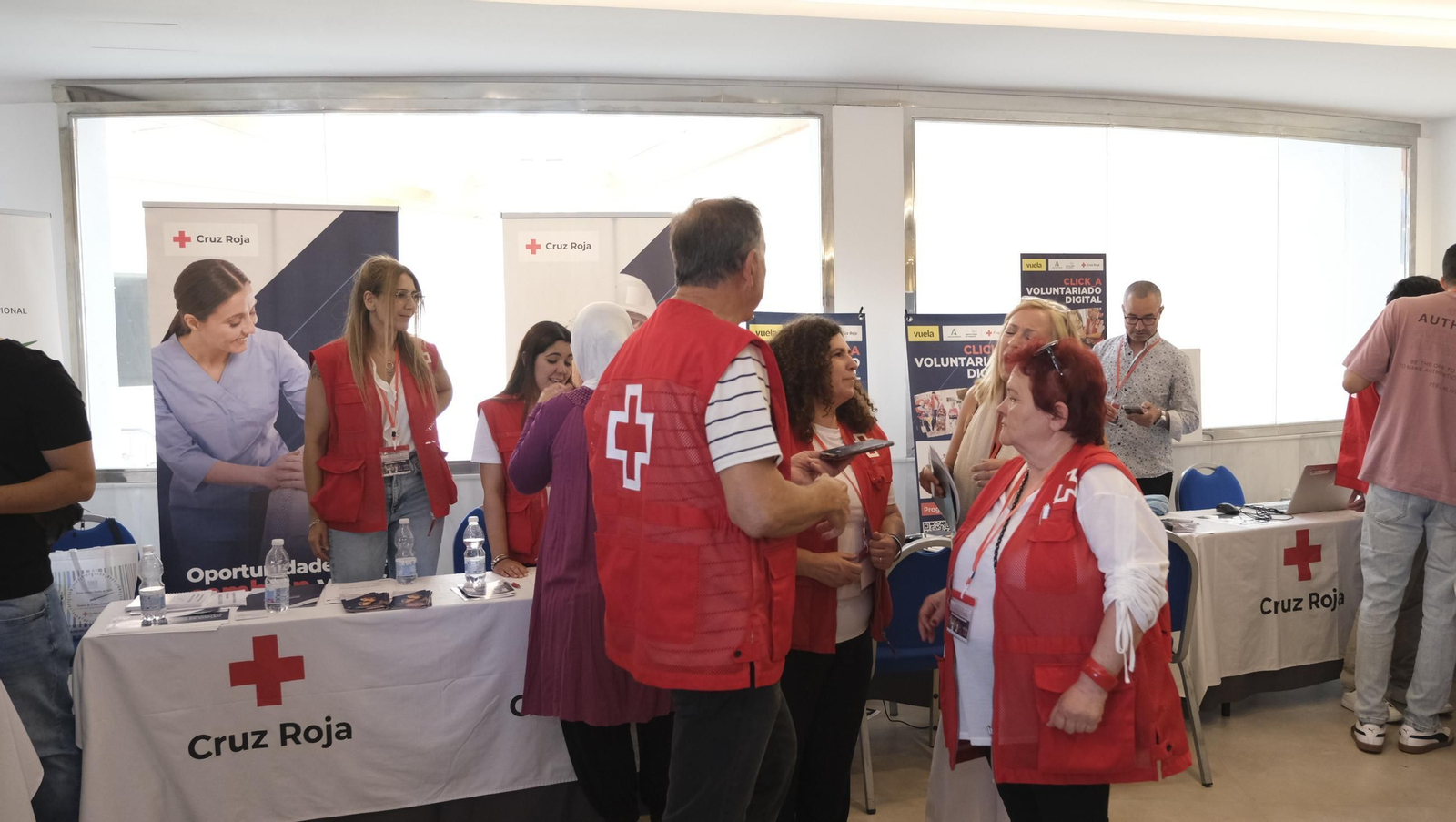 I Feria de Empleo Cruz Roja de Almería, en imágenes