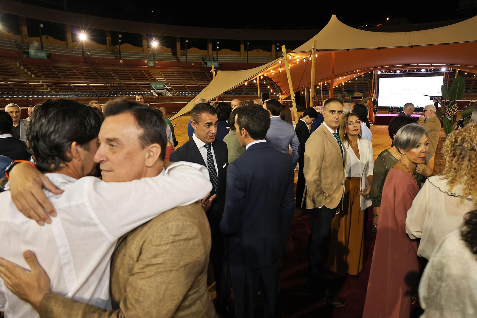 Imágenes del ambiente en la entrega de la XXXII edición de los premios taurinos "El Cabezo"