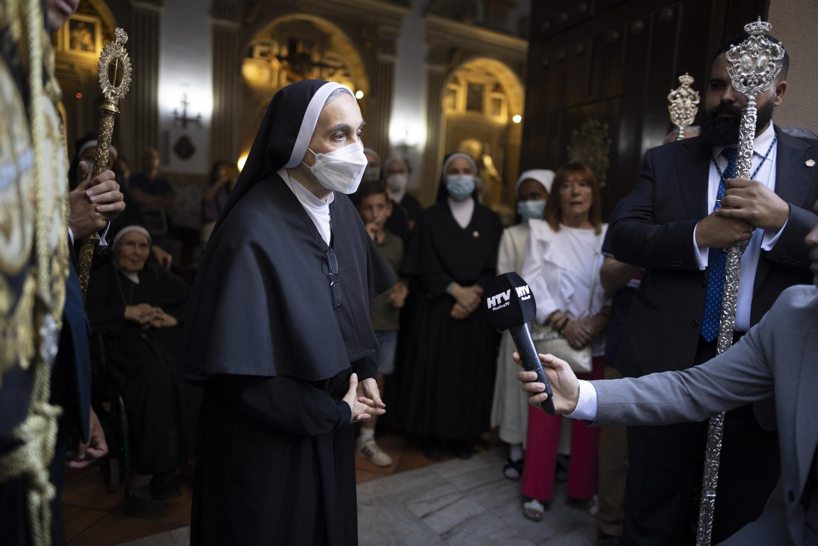 Imágenes de la salida extraordinaria de La Borriquita por las calles de Huelva