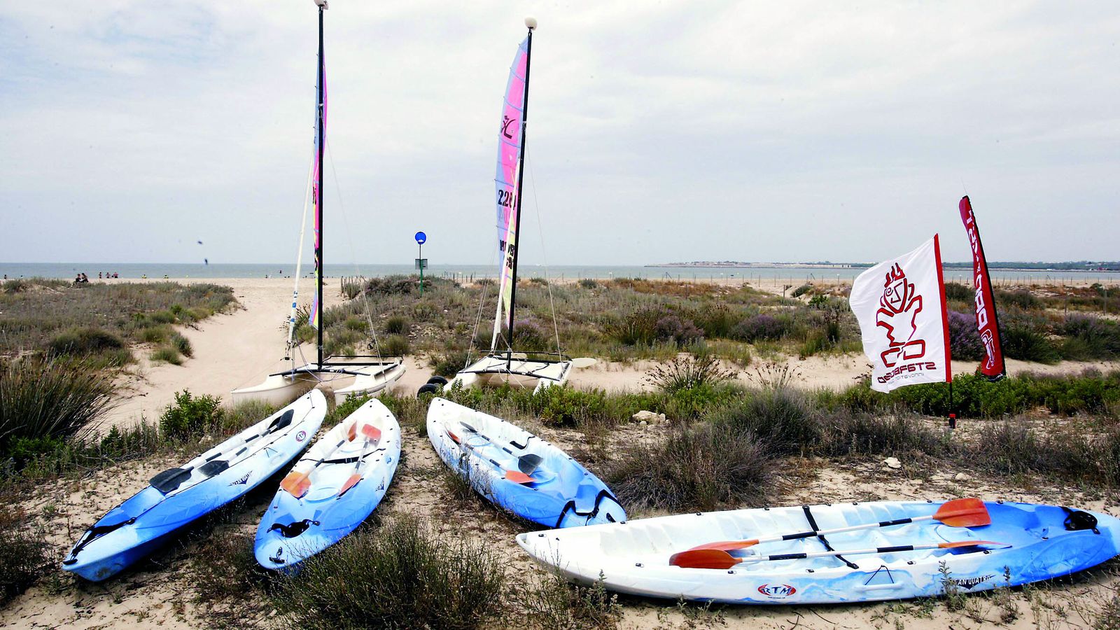Los deportes náuticos están muy presentes en el parque, impulsados por pequeñas empresas de la zona.