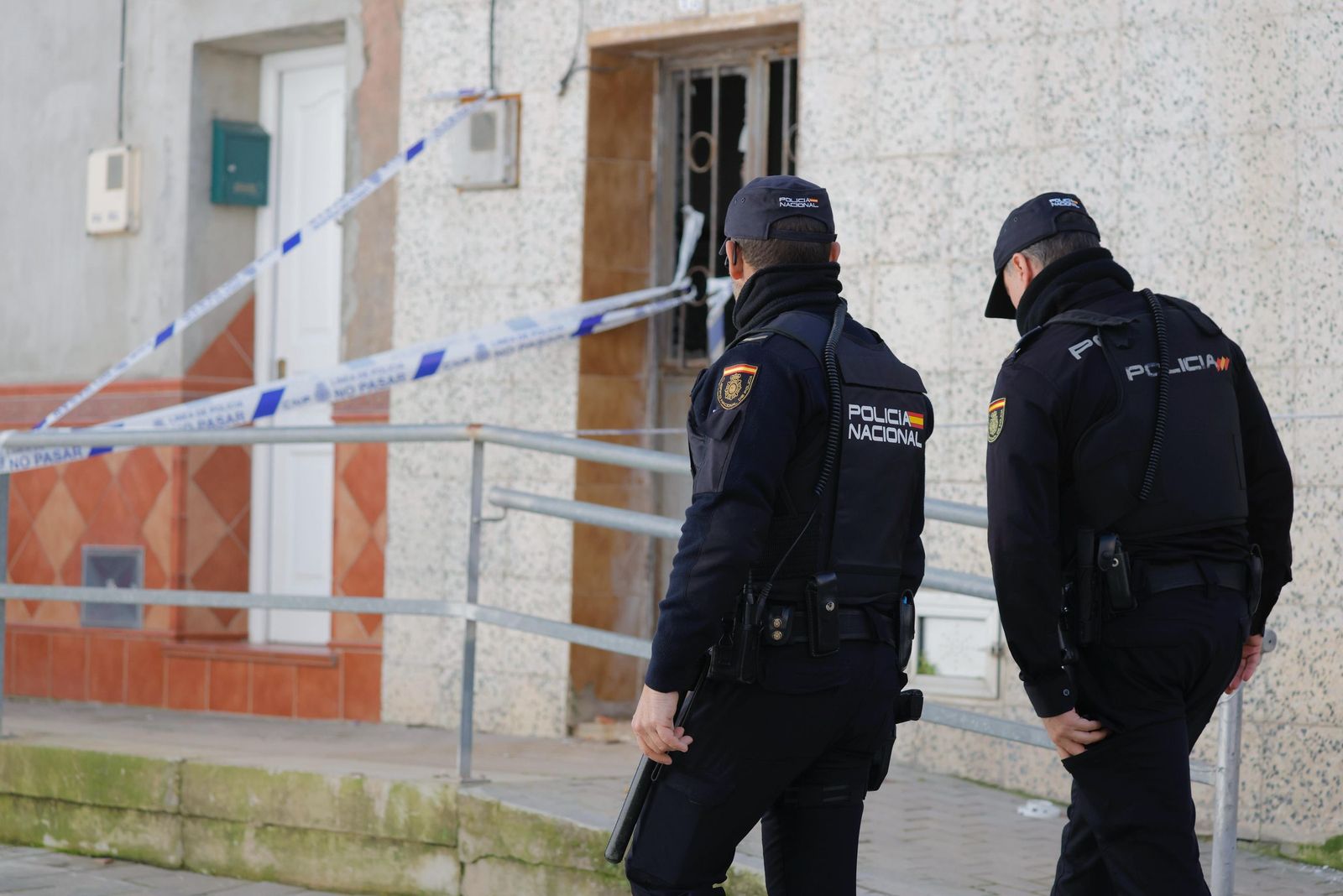 Las imágenes del despliegue policial por un hombre que se ha atrincherado en Camas