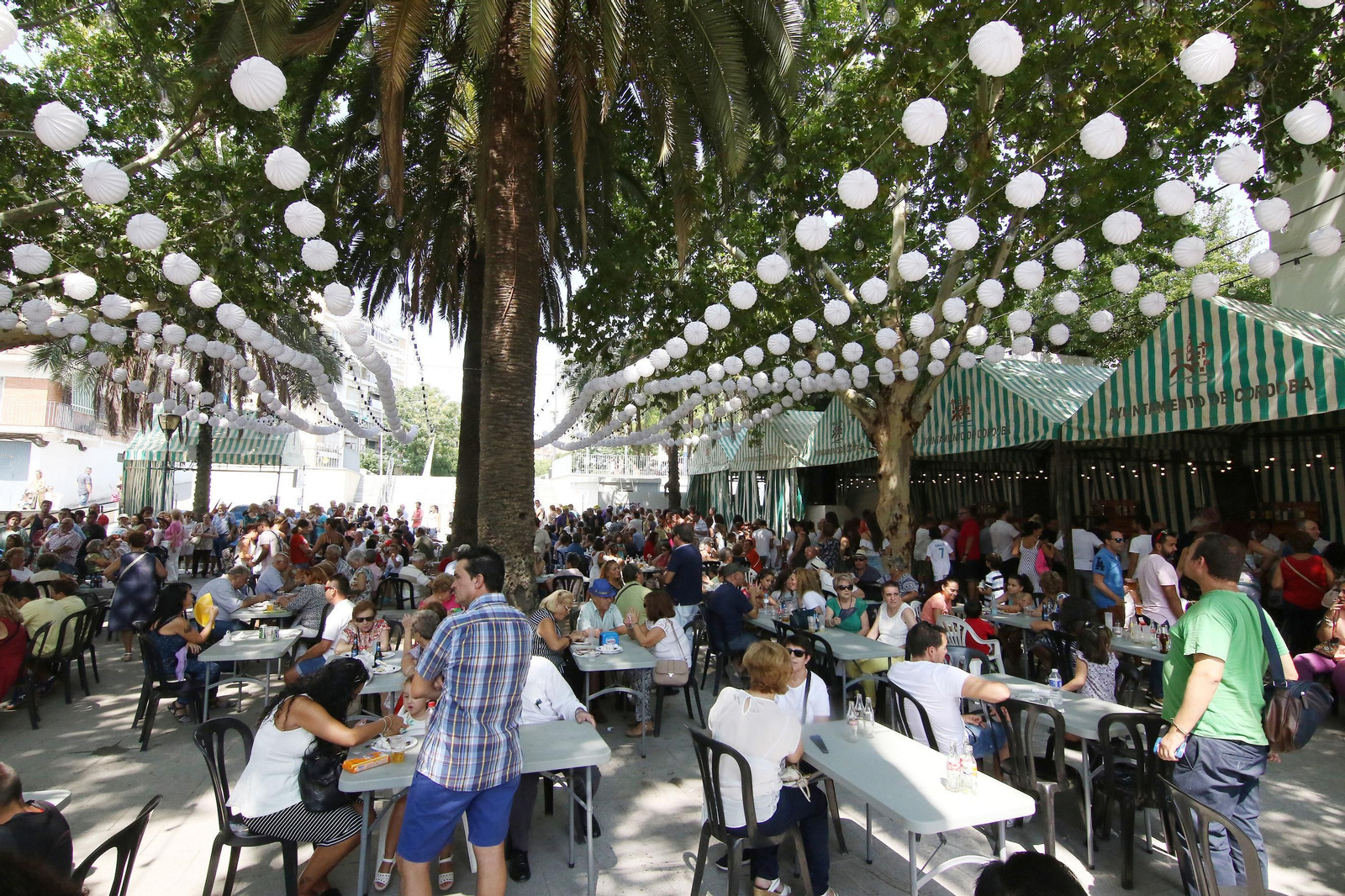 Carpas como las que se instalarán en los colegios, en la Velá de la Fuensanta.