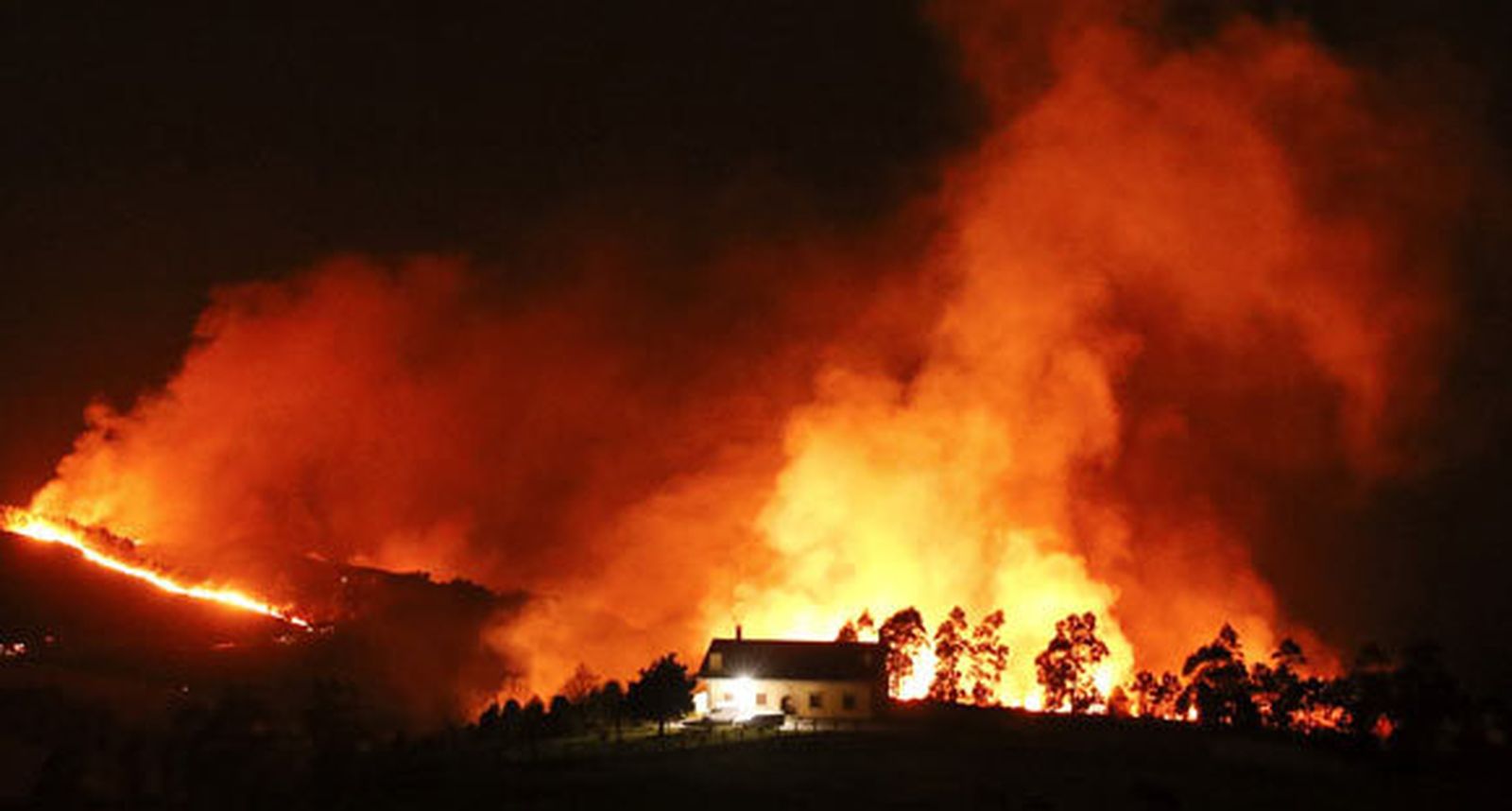 Una oleada de incendios forestales pone en alerta el norte de España