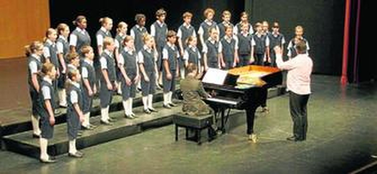 Los Chicos del Coro cautivan en su concierto en Almería