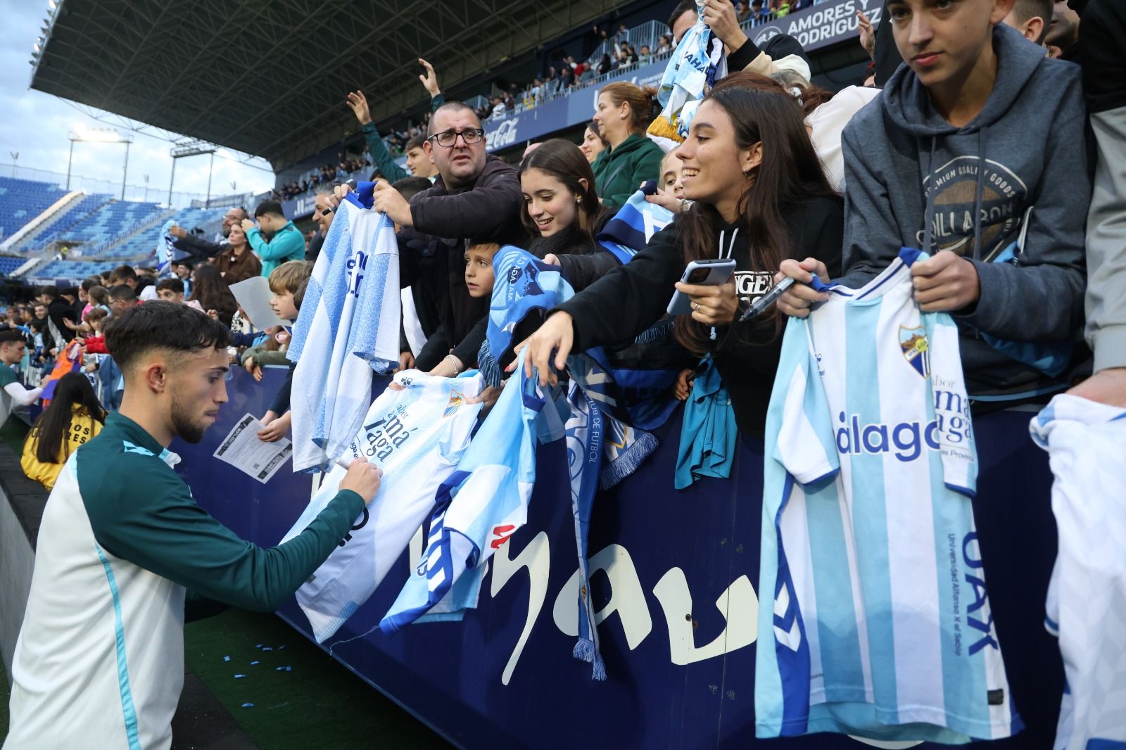 Búscate en las fotos del entrenamiento del Málaga CF en La Rosaleda