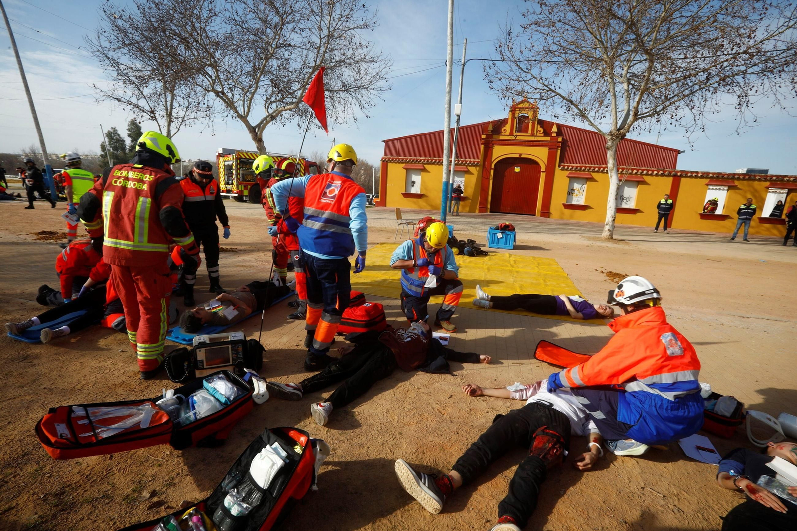 El simulacro de actuación ante una explosión en la Feria de Córdoba, en imágenes
