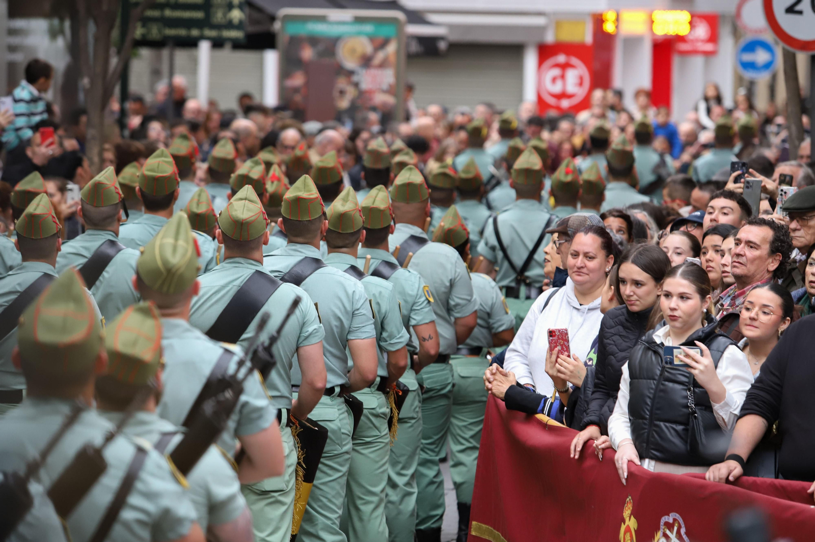 Fotos del Lunes Santo en Algeciras: Desfile de la Legión