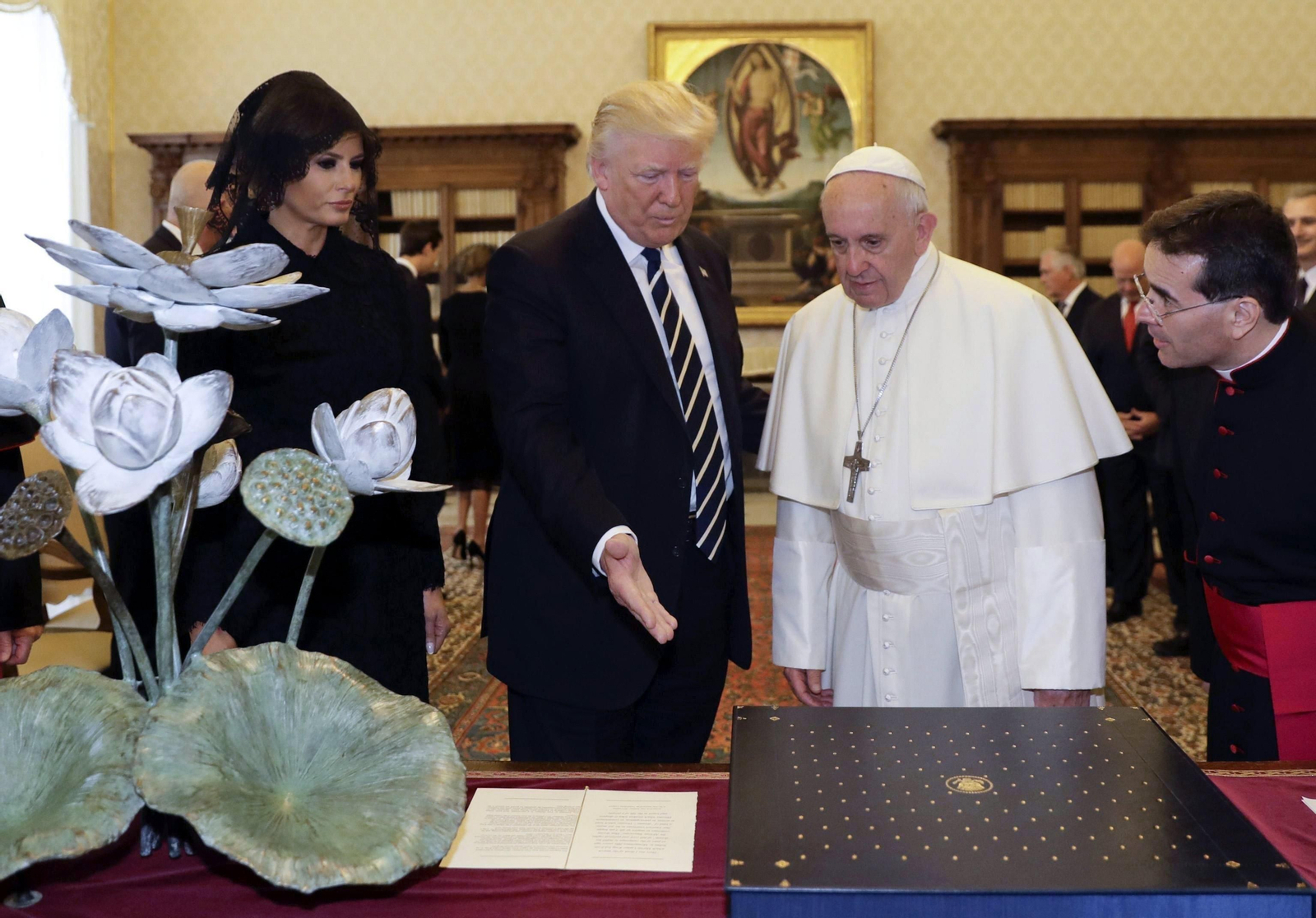 Melania Trump, Donald Trump, el Papa Francisco y Mark Miles, el pasado miércoles en el Vaticano.