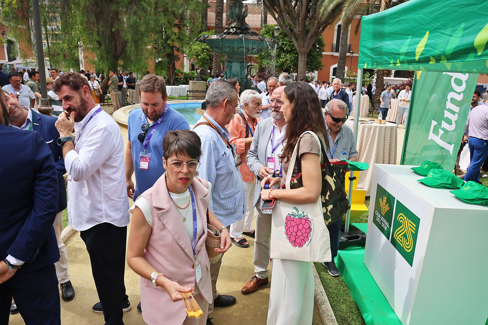 Imágenes del ambiente en el X Congreso de Frutos Rojos de Huelva