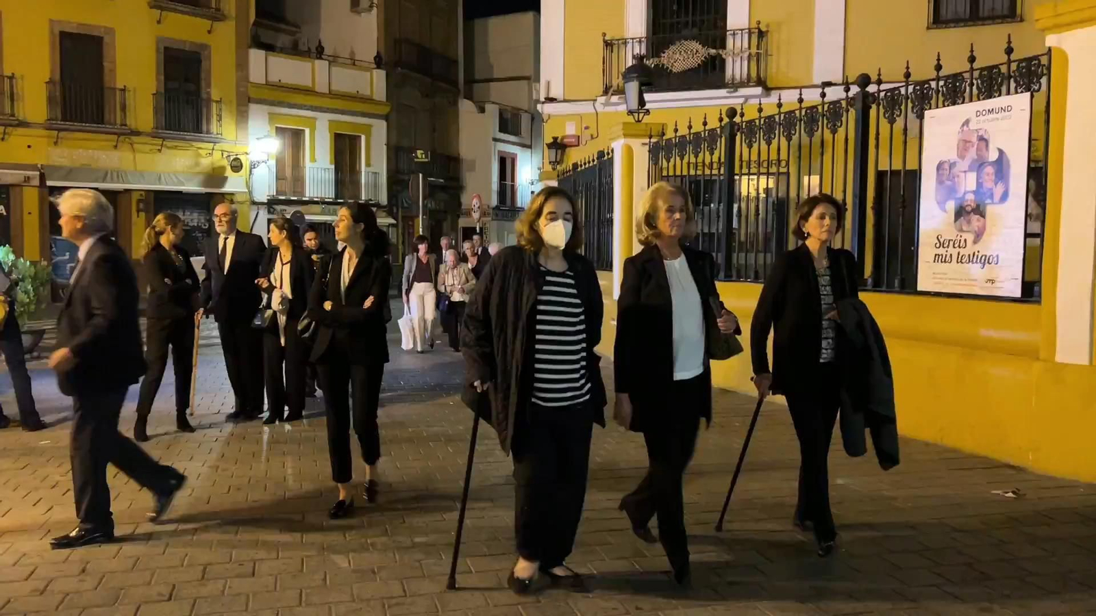 Los familiares de Queipo de Llano y Bohórquez se van de la Basílica de la Macarena.