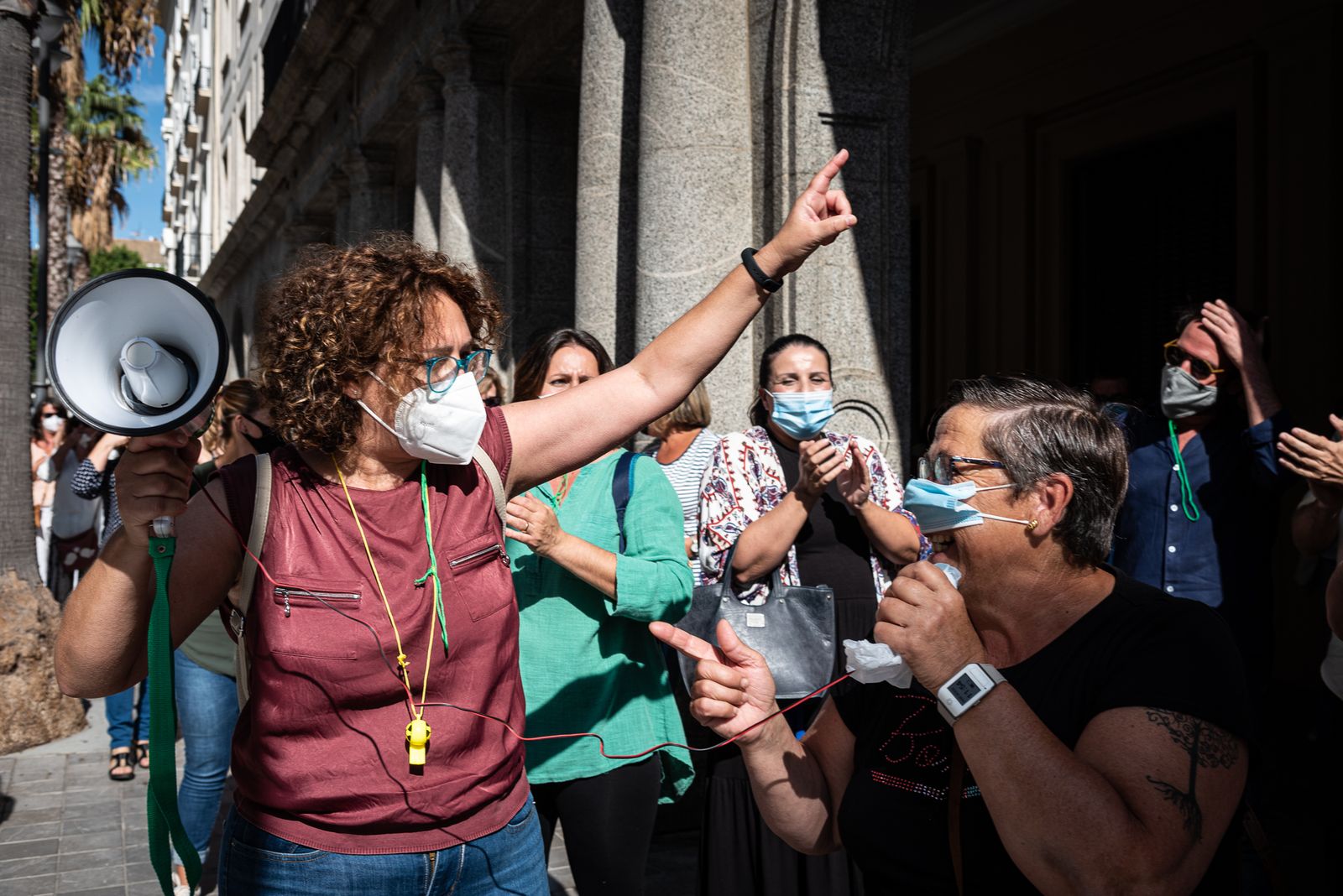 Imágenes de la concentración de los vecinos de Almonte por el servicio de urgencias