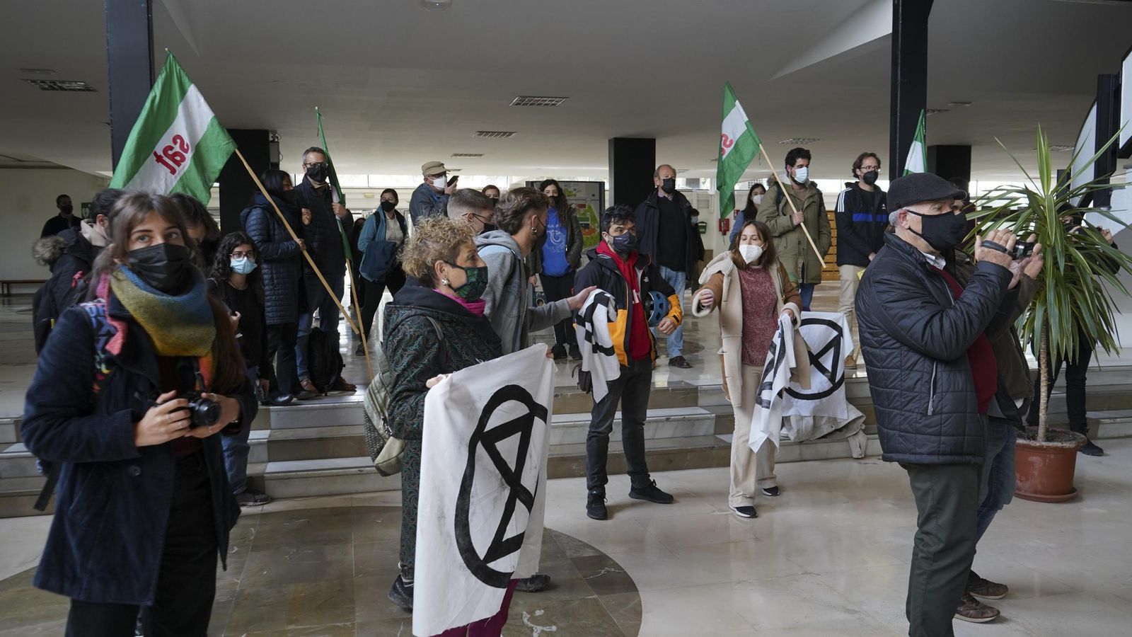 A la movilización han acudido otros colectivos sociales de Granada