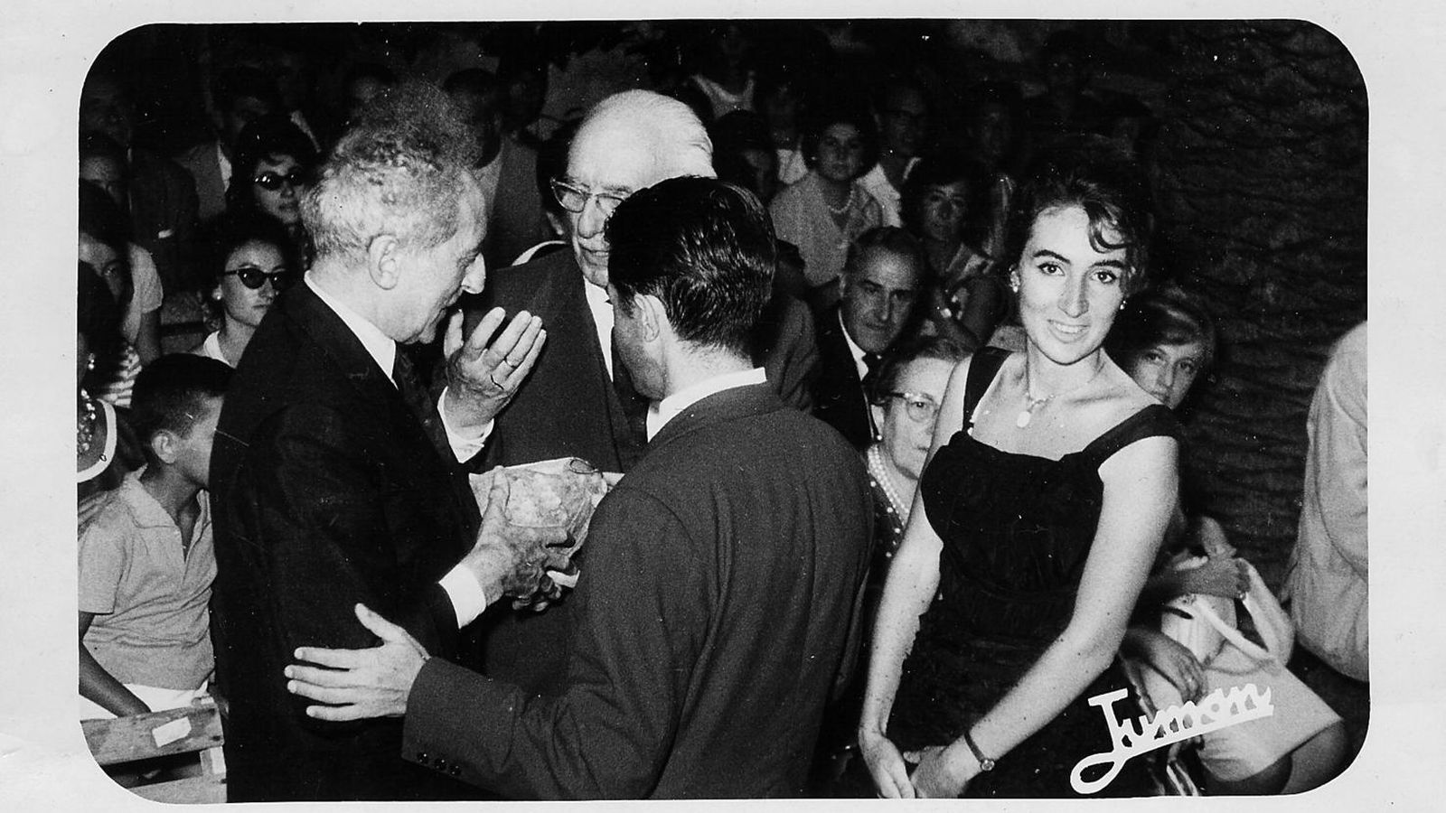 Jean Cocteau, Pemán, Montesinos (de espaldas) y Marisa Calvo en Cádiz en 1960.