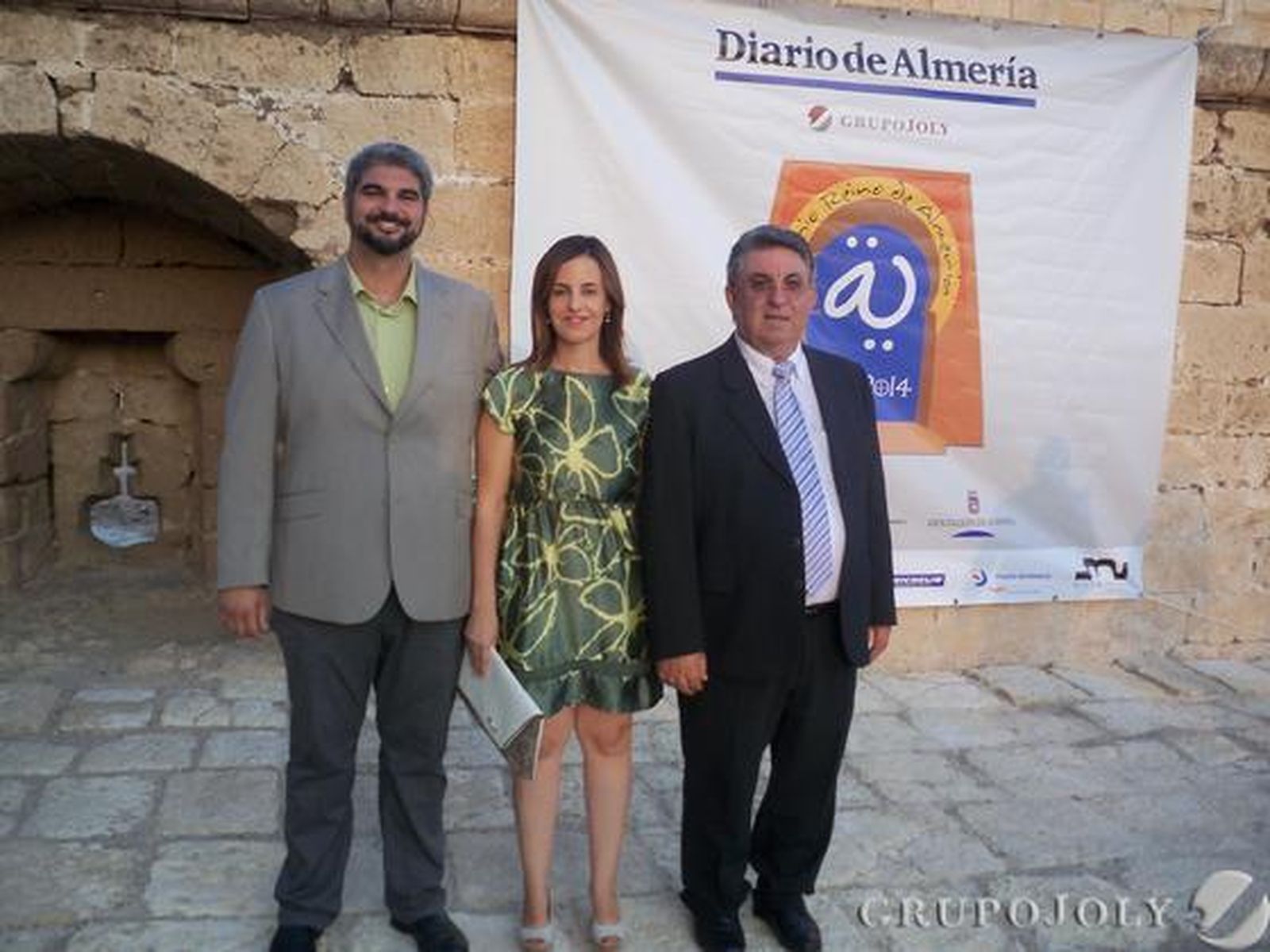 David Cuesta, junto a su esposa María Jesús y Juan Quesada, fieles asistentes a los actos que realiza este diario./ Rafael González y Ricardo García