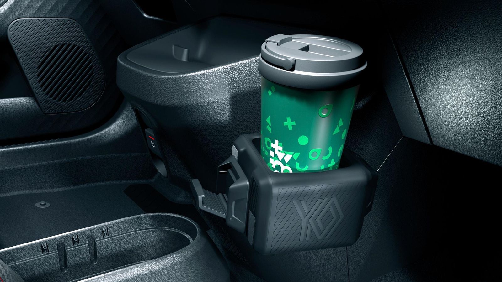 Los anclajes dispuestos por el habitáculo permite encajar en ellos diferentes accesorios, como portabotes, luces, etc.